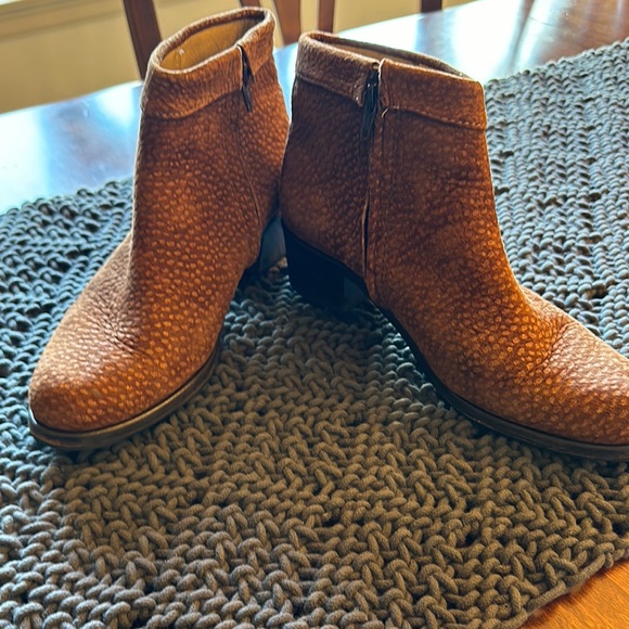 Darc Cuir made in Argentina gold/brown soft textured suede Leather Ankle Boots - Picture 2 of 9